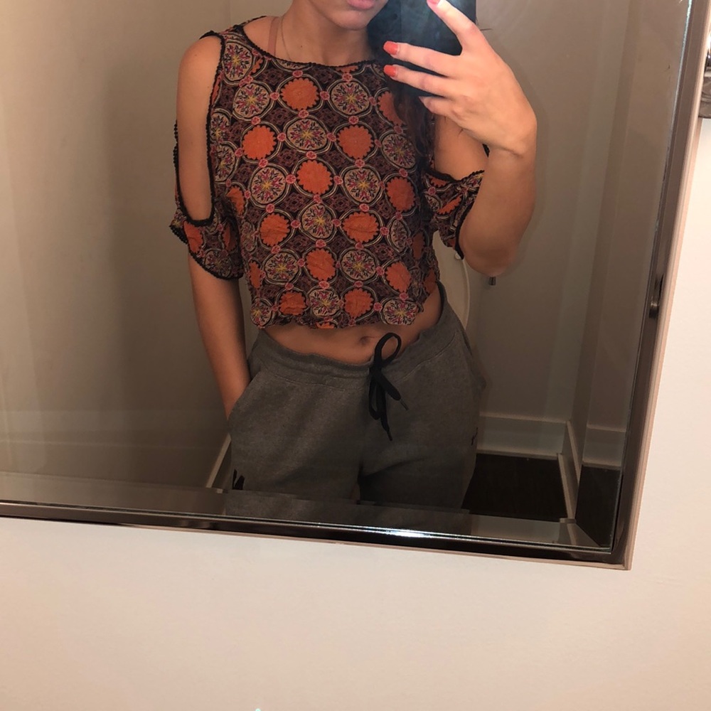 Pattern flowy backless crop top